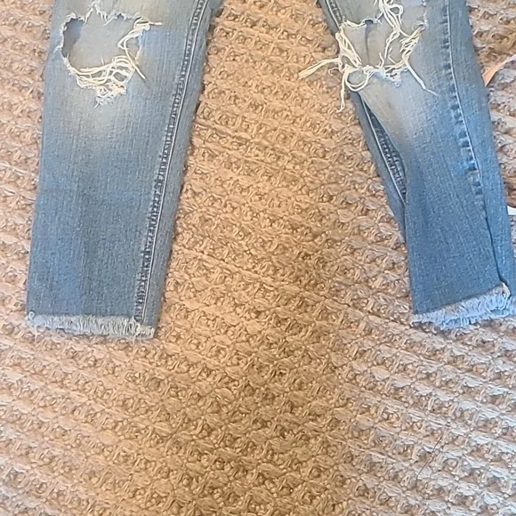 Hollister distressed jeans - Picture 2 of 4